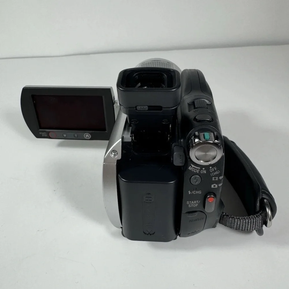 Sony 4.0 Megapixel Handycam model DCR-DVD408. Wide LCD Digital Video Camera